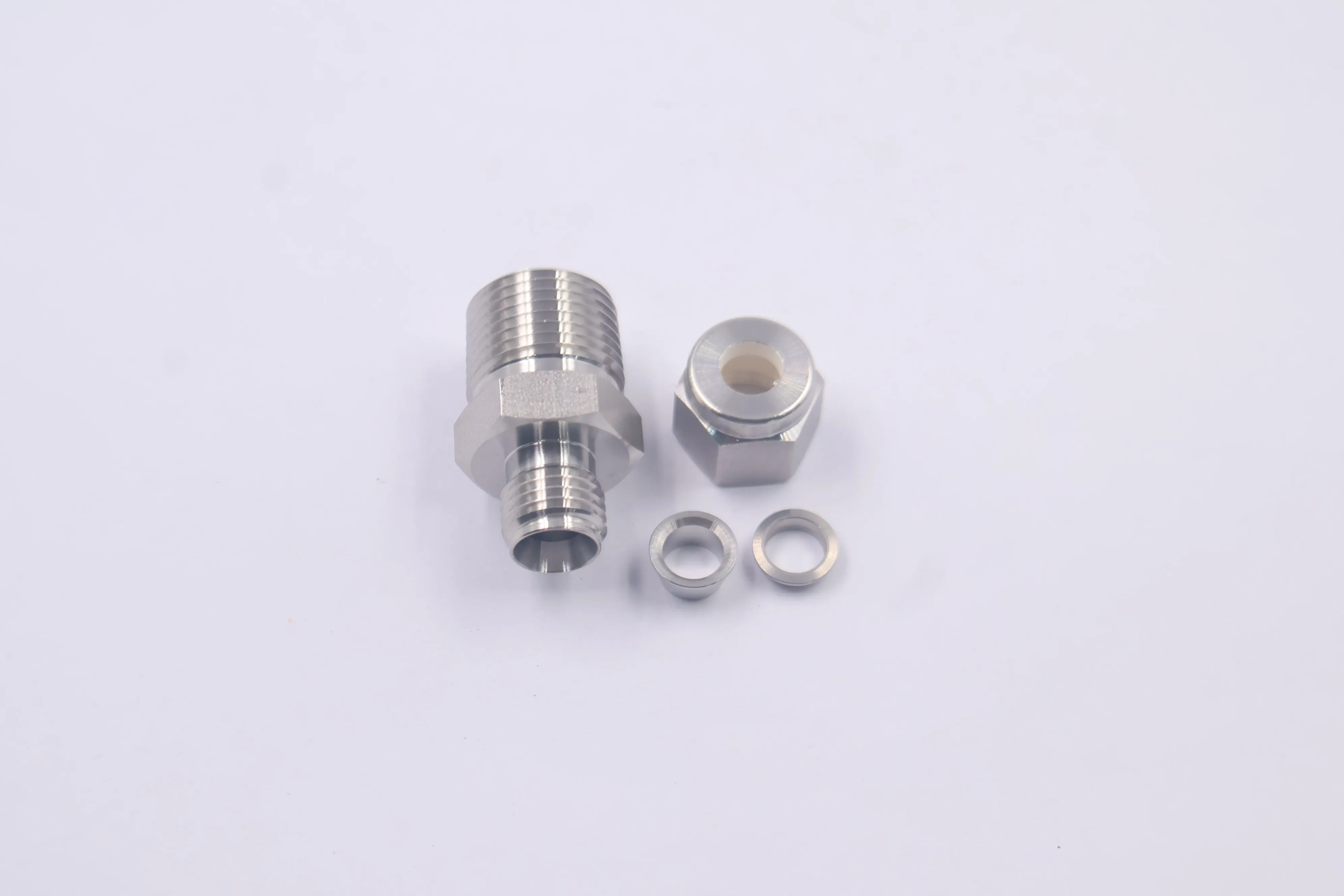 SS-400-1-6BT, Tube Fitting, Bored-Through Male Connector, 1/4 in. Tube OD x 3/8 in. Male NPT, Can Combination with Swagelok