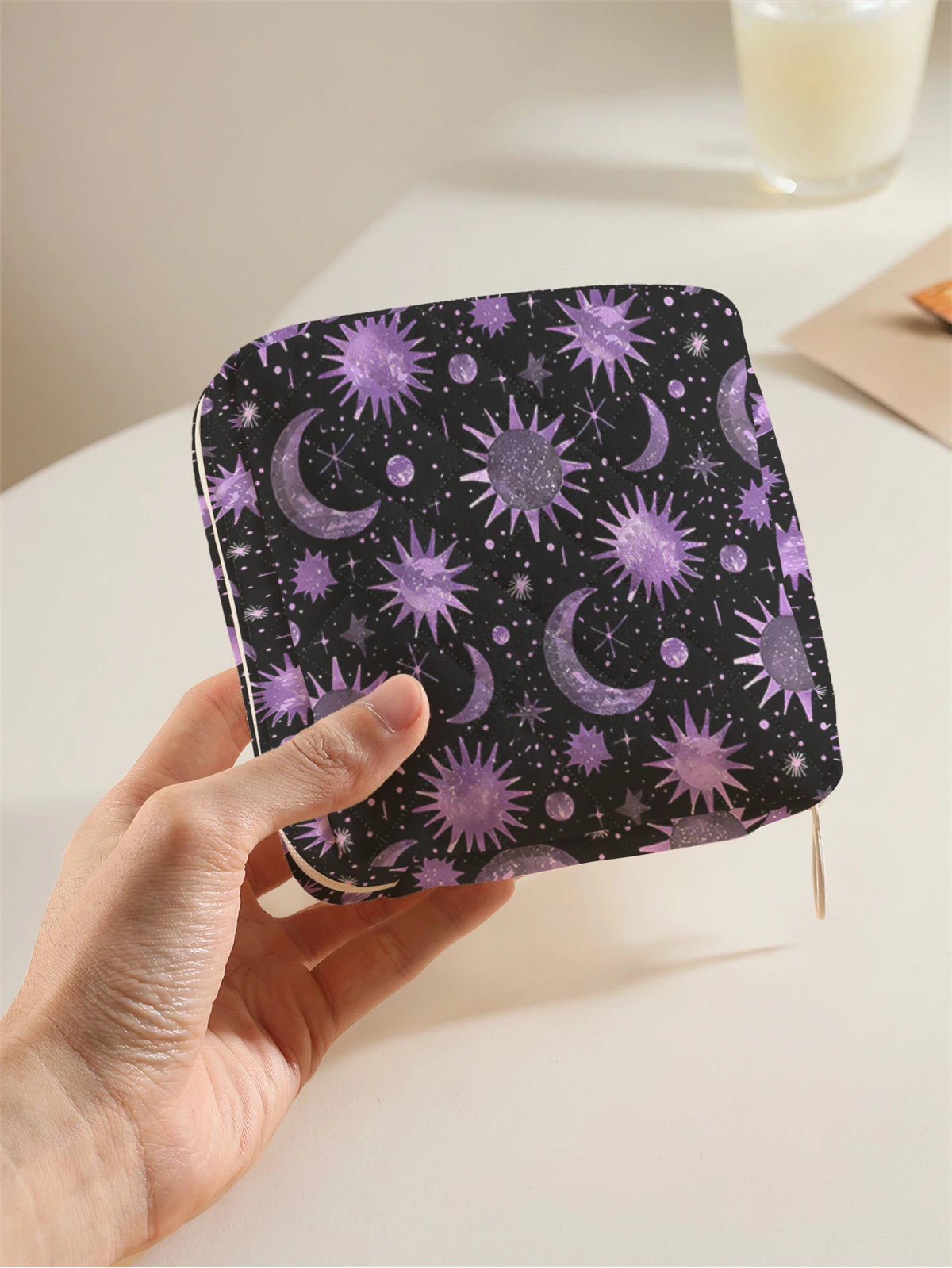 1 portable sanitary napkin storage bag, made of seaweed turtle pattern and diamond mesh material, lightweight women's tissue bag