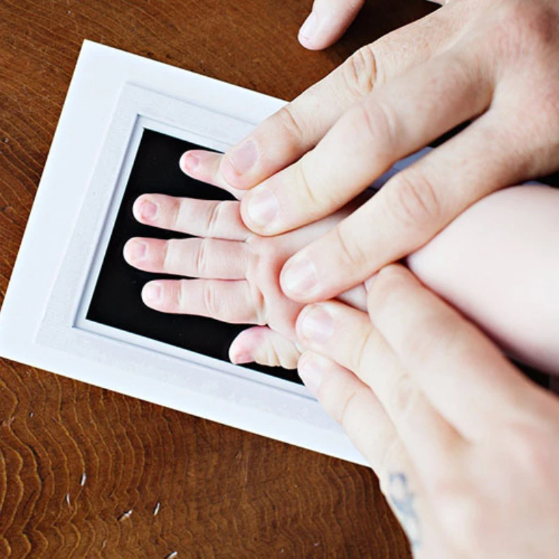 

Newborn Baby DIY Hand and Footprint Kit Ink Pads Photo Frame Handprint Toddlers Souvenir Accessories Safe Clean Baby Shower Gift