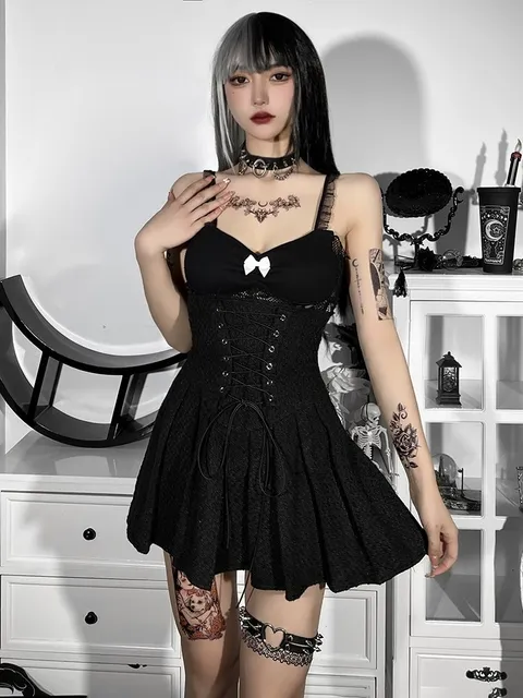 Sexy goth skirt with bandage