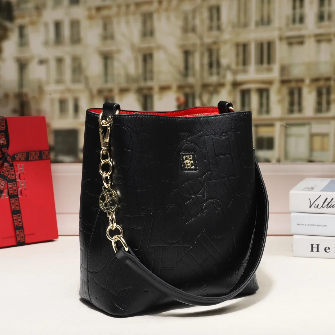 CILMI HARVILL CHHC 2023 Summer New Women's Small Bucket Bag Portable Opening Magnetic Absorber Design Letter