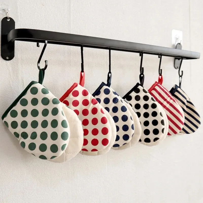 Japanese Style Polka Dot Kitchen Gloves Heat-Resistant Oven Mitts for Home Use Microwave Safe