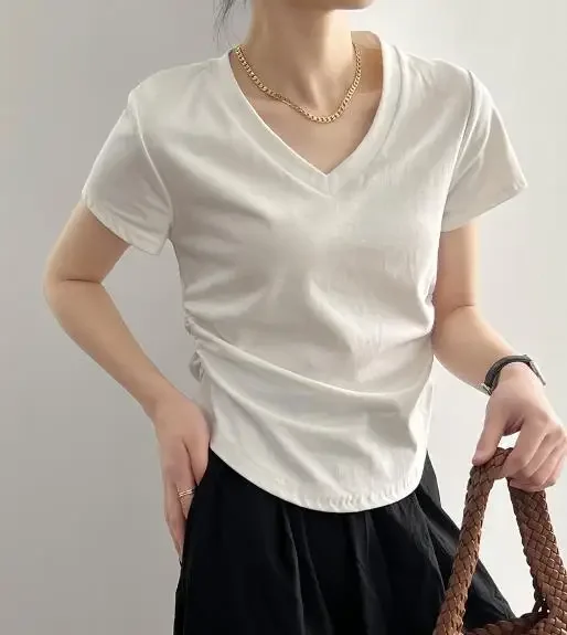 

V-neck slimming T-shirt with short sleeves