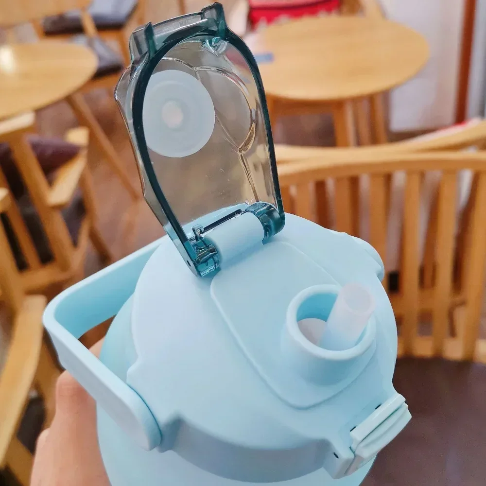 Hot Large Couple Cup with Straw Time Scale Water Bottle Plastic Water Cup Large Student Frosted Outdoor Sports Water Bottles 2L