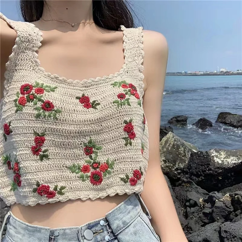

OUMEA Women Knitted Crop Tank Tops Floral Embroidery Sweet U Neck Short Knitting Tops HighStreet Sexy Hot Knit Crop Tanks