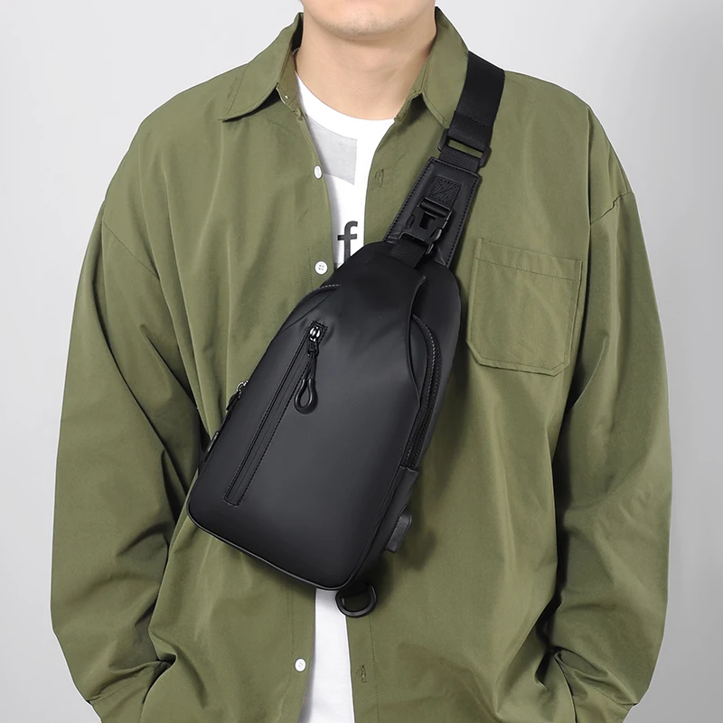 2022 New Fashion Men Chest Bag with USB Waterproof Man Cross Body Sling Bags Short Travel Messenger Chest Pack Pro Custom Logo
