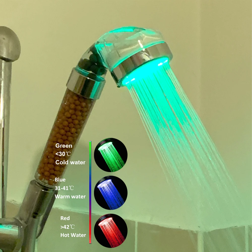 Esta alcachofa de ducha iónica purifica el agua y ahorra hasta un 30%