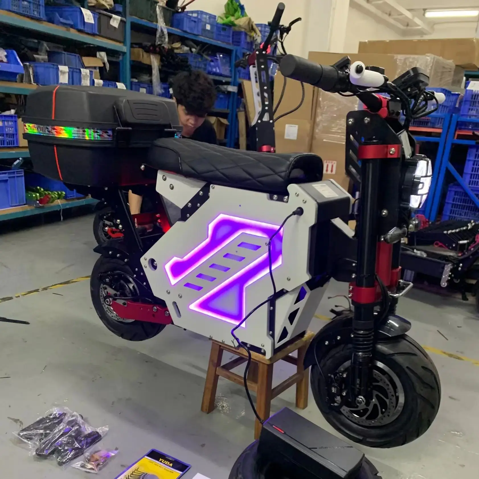 Рисунок 2 - Электрический скутер на два колеса