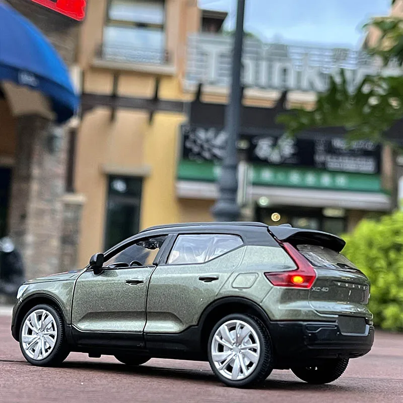 1:32 VOLVOs XC40 Alloy Car Model Diecast & Toy Vehicles Metal Car Model Sound and Light Collection Simulation Childrens Toy Gift 3