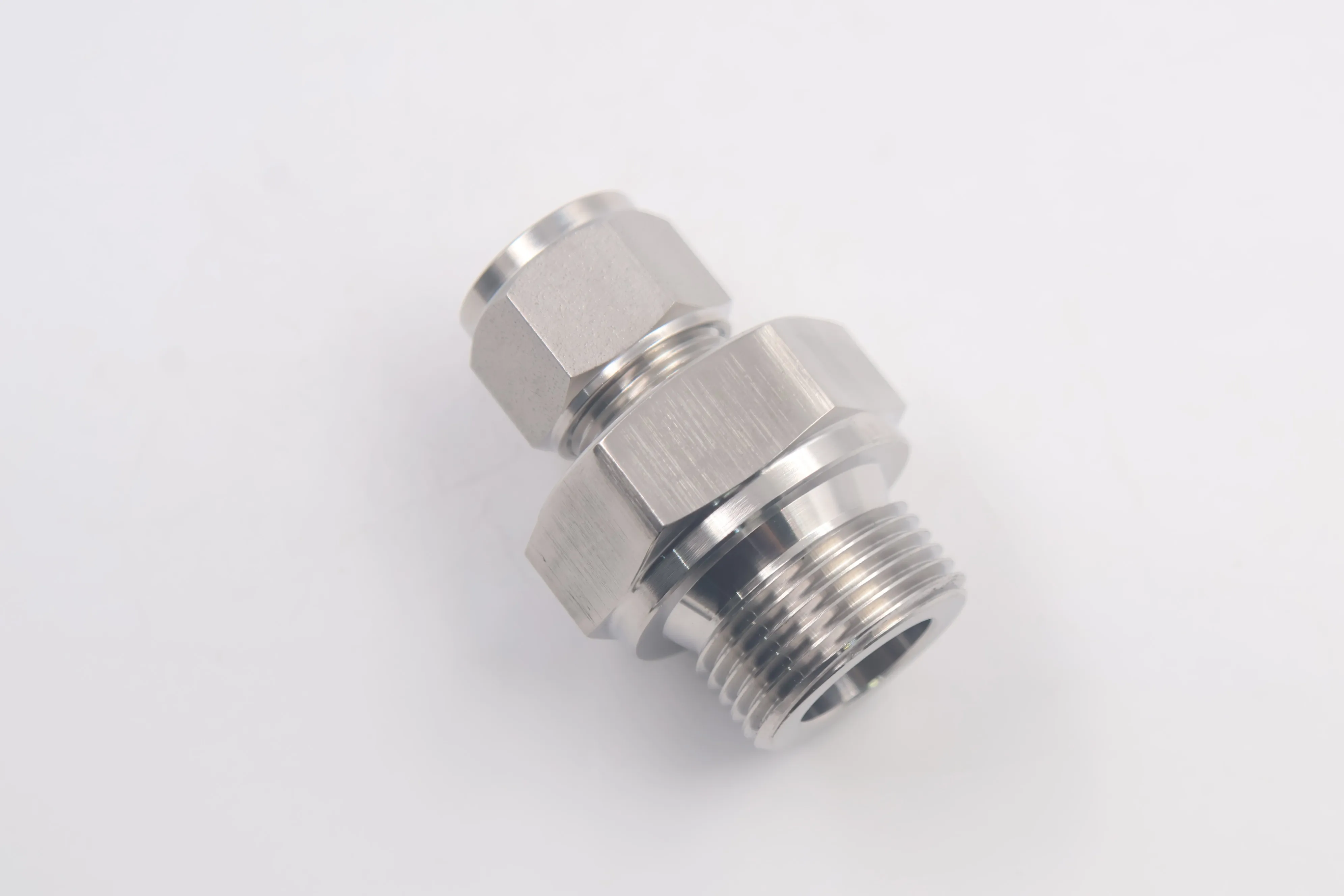 SS-12M0-1-12RS, Tube Fitting, Male Connector, 12 mm Tube OD x 3/4 in. Male ISO Parallel Thread, Straight Shoulder