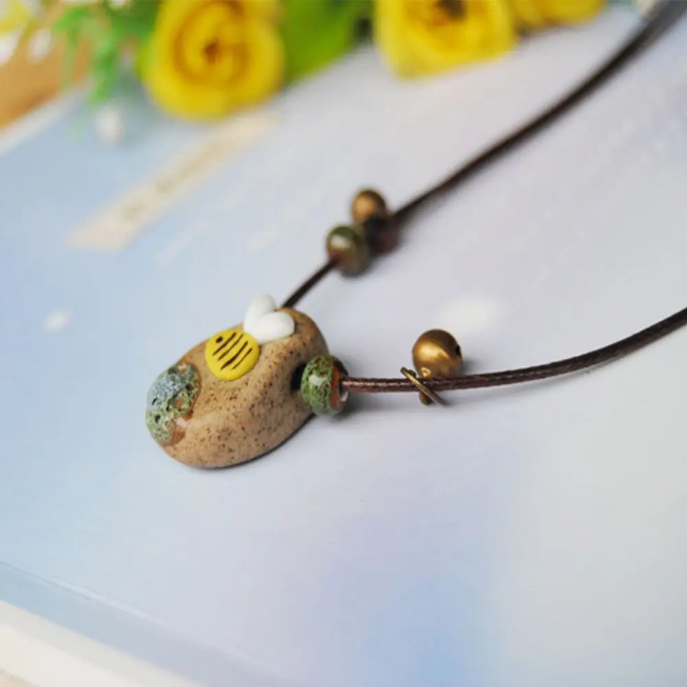 Collana con ciondolo in pietra da donna design ad ape_voghion.com