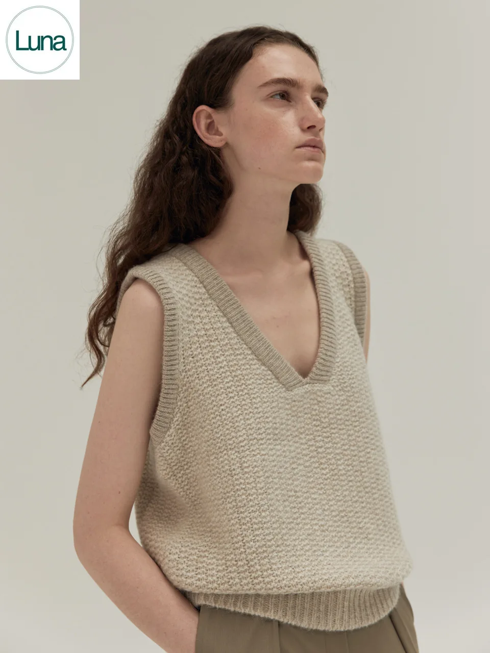 

Summer Winter 2023 new niche collection vintage V-neck vest women's knitted sweater