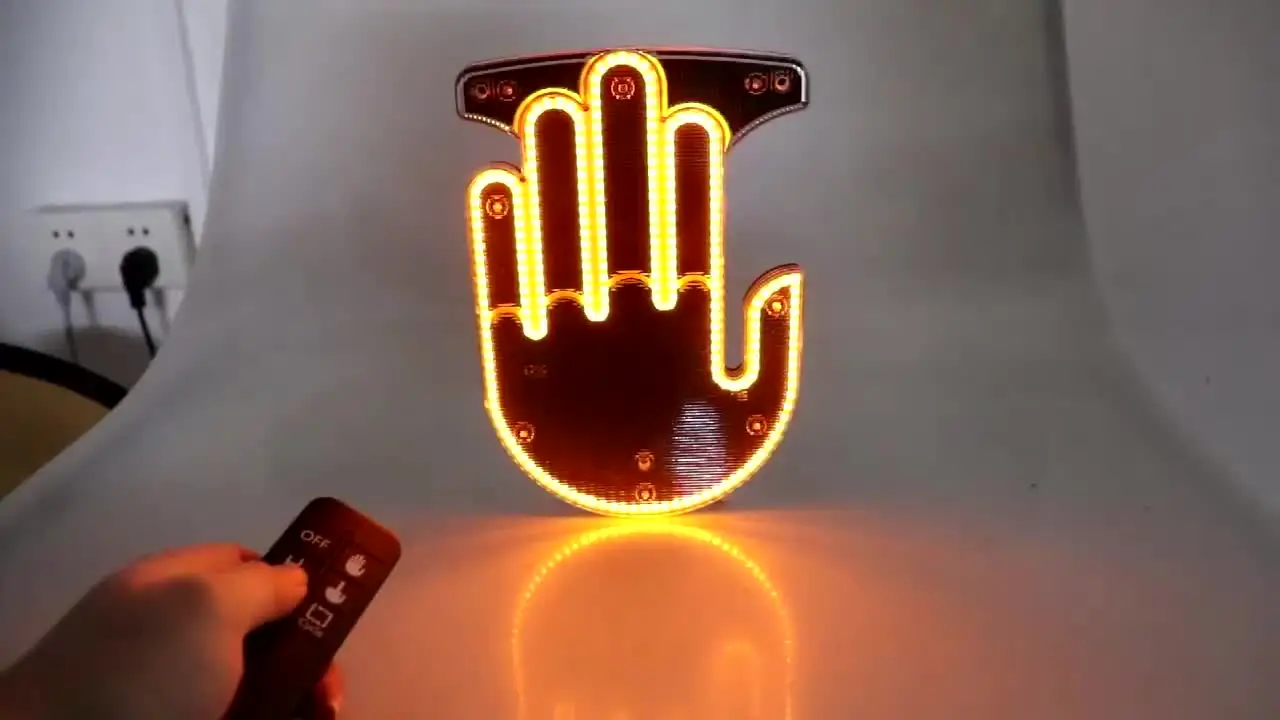 BBASILIYSD Grappige Hand Gebaar Licht Auto LED Vinger Lamp Met Afstandsbediening Drie Vormen Road Accessoires Raambord Auto Tekenen Grappige Achter