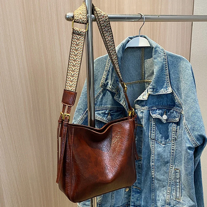   PUソフトレザー チェーン クロスボディ バッグ 新しいクロスボディバッグ PU ソフトレザーバッグ女性の