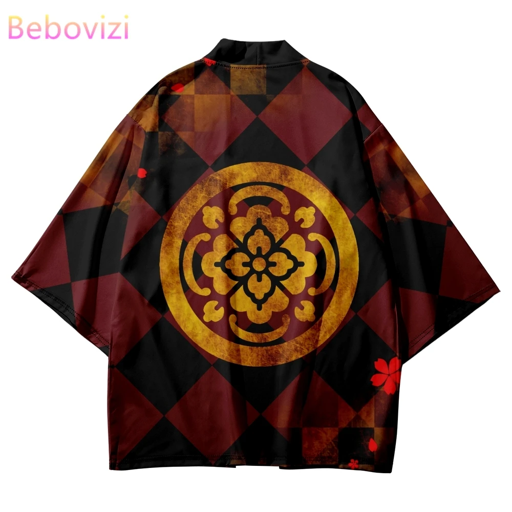 Модное традиционное кимоно в клетку с принтом