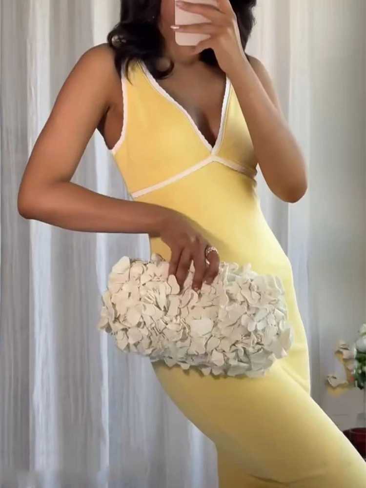 TFMLN New Summer Women's Knitted Dresses Fashion Contrasting V-neck Sleeveless Long Dress Sexy Trim Design Slim Fit Stylish