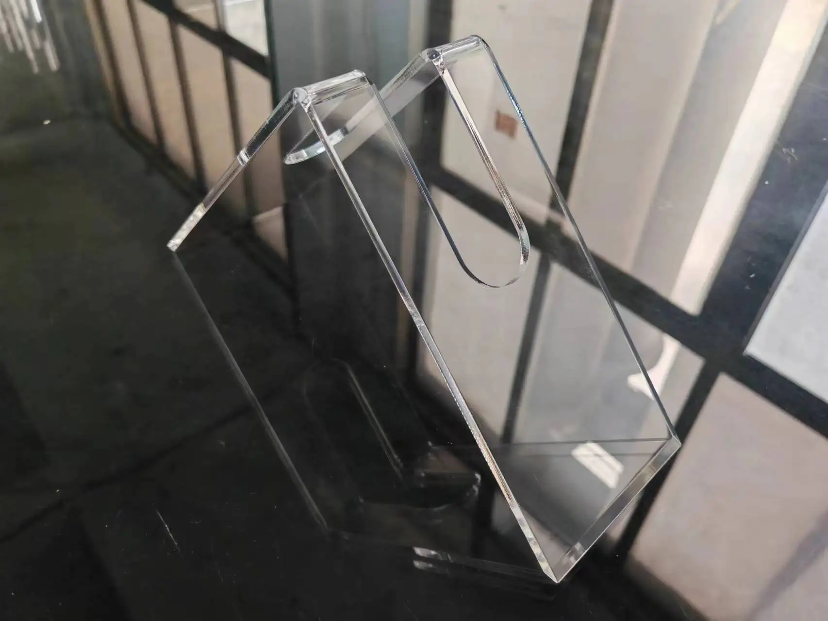 Transparent Lucite Napkin Holder Desktop V Shape Acrylic Napkin Holder Tissue Box Organizer Hotel Restaurant Table Decor 4
