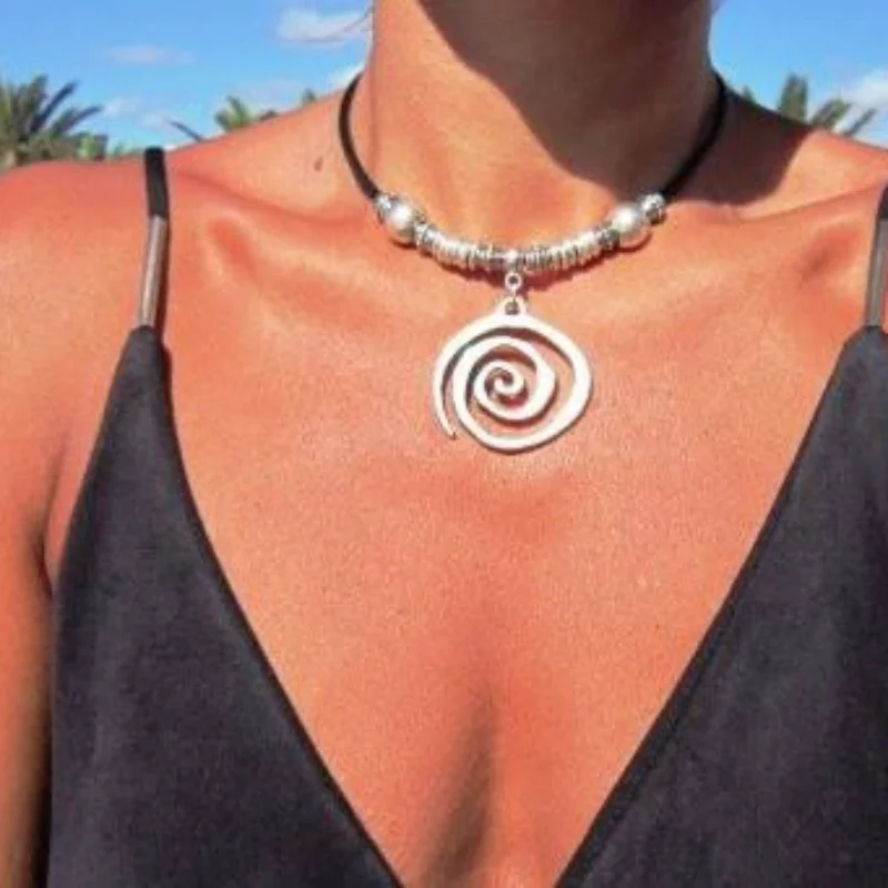 

Bohemian Style Exaggerated Metal Swirl Pendant Necklace Women Vintage Hand-woven Rope CCB Beaded Beach Vacation Party Jewelry
