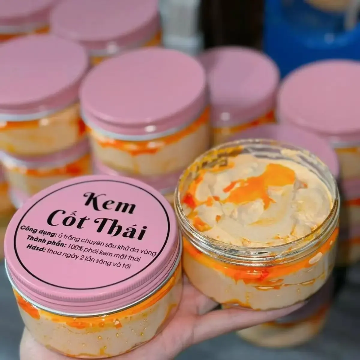 200g Kem Body Cốt Th&aacute;i Rỉ Dầu V&agrave;ng Nắp Hồng ram Trắng Mịn da , chống l&atilde;o h&oacute;a , dưỡng ẩm da body lotion