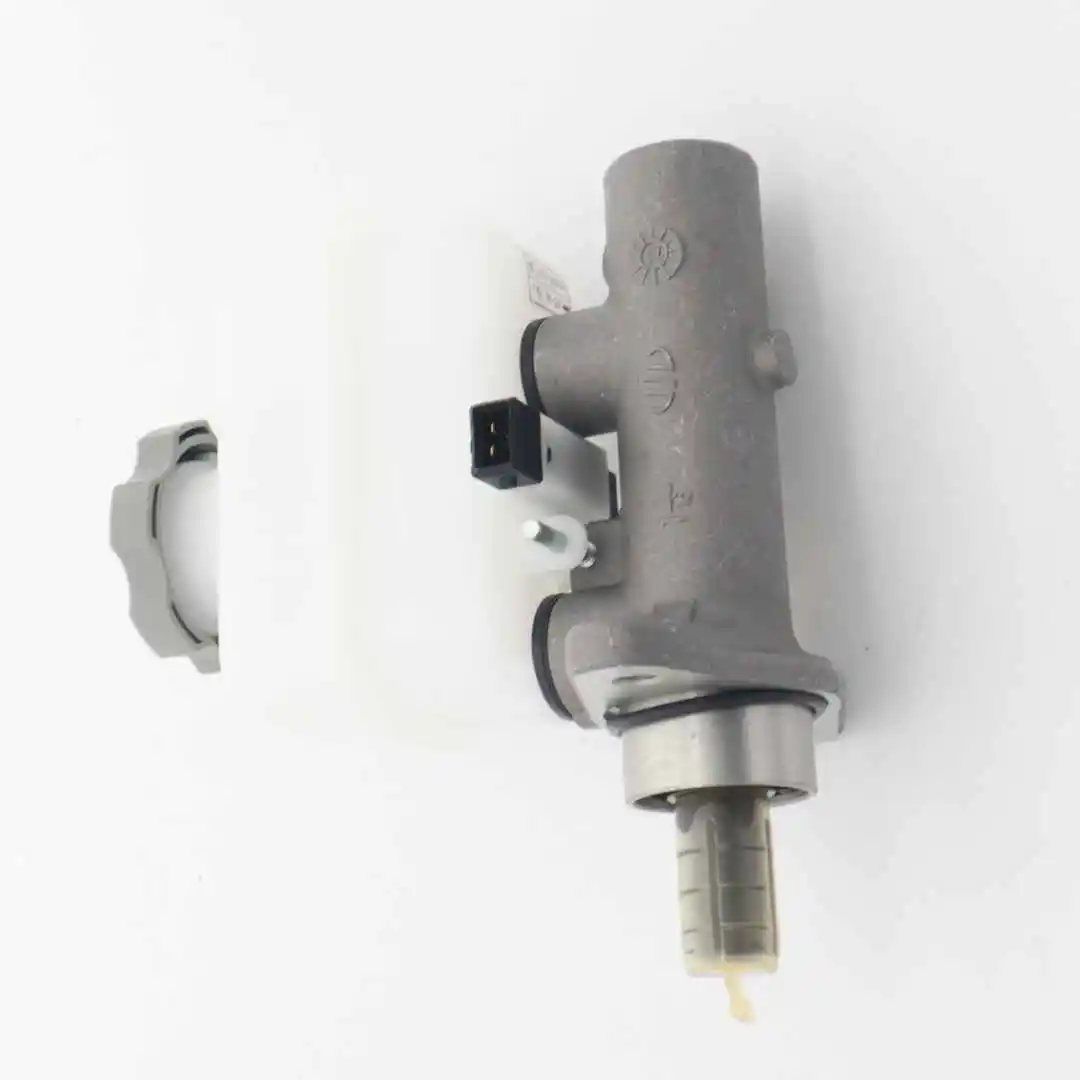 BRAKE MASTER CYLINDER FOR TERRACAN 02-06 OEM： 58590H1052 58590-H1052