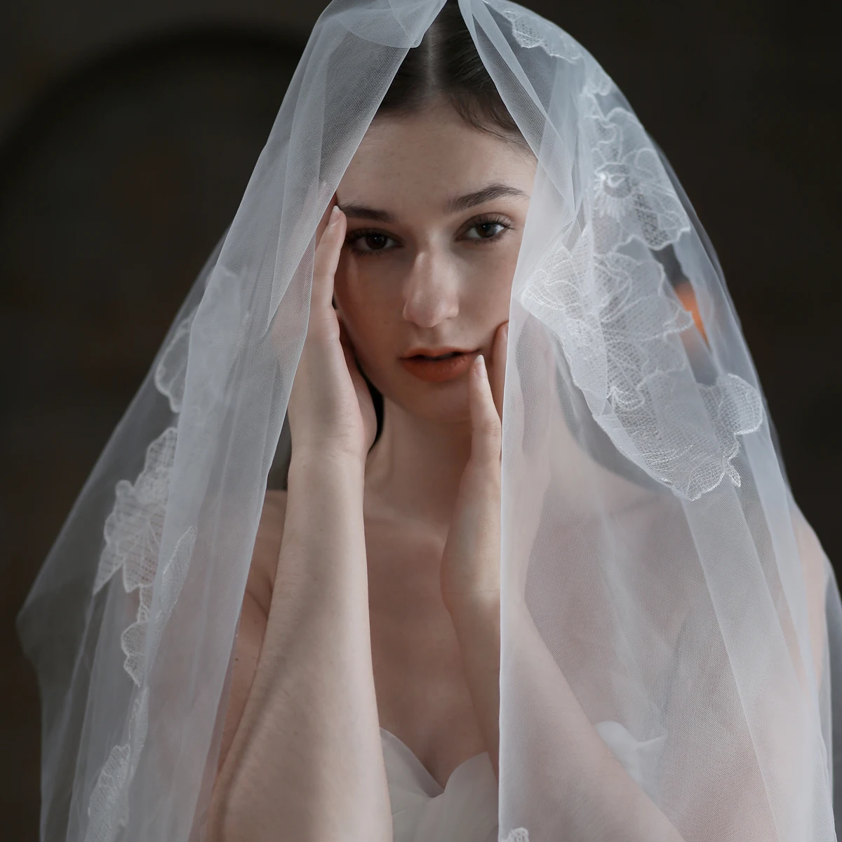 V855 Elegant Wedding Bridal White Lace Veil One-Layer Tulle Appliqued Brides Covering Face Headdress Veil