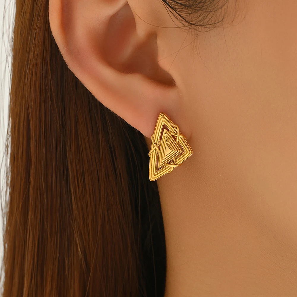 Retro Metal Hollow Spiral Triangle Stud Earrings for Women Girls Gold Plated PVD Texture Earring Hypoallergenic Cadeau Femme