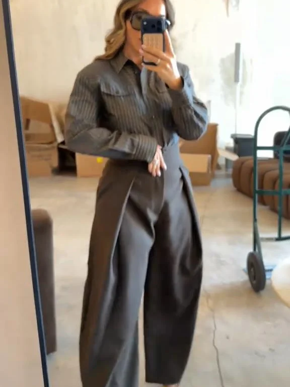 Elegant Women's High-Waisted Pleated Wide-Leg Trousers