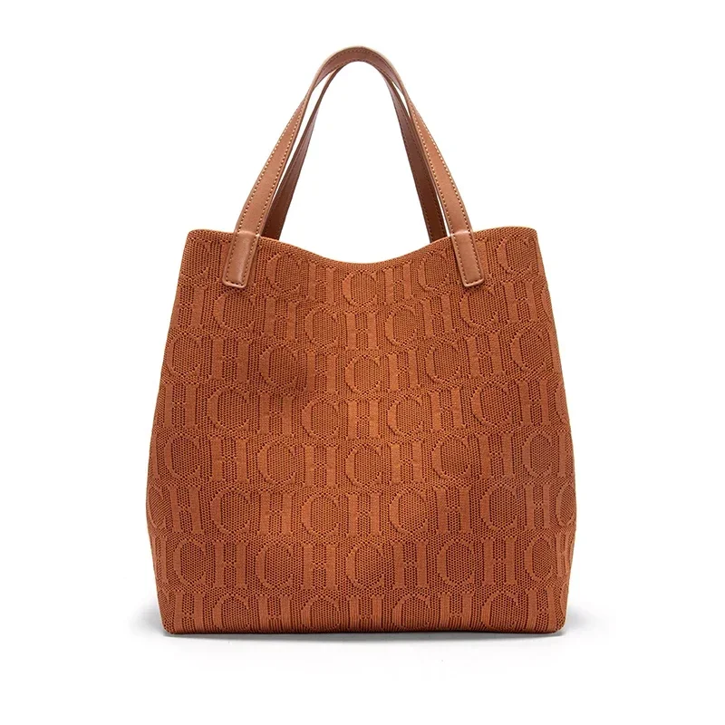 حقيبة يد نسائية من علامة CHCH التجارية، تتميز بتصم...