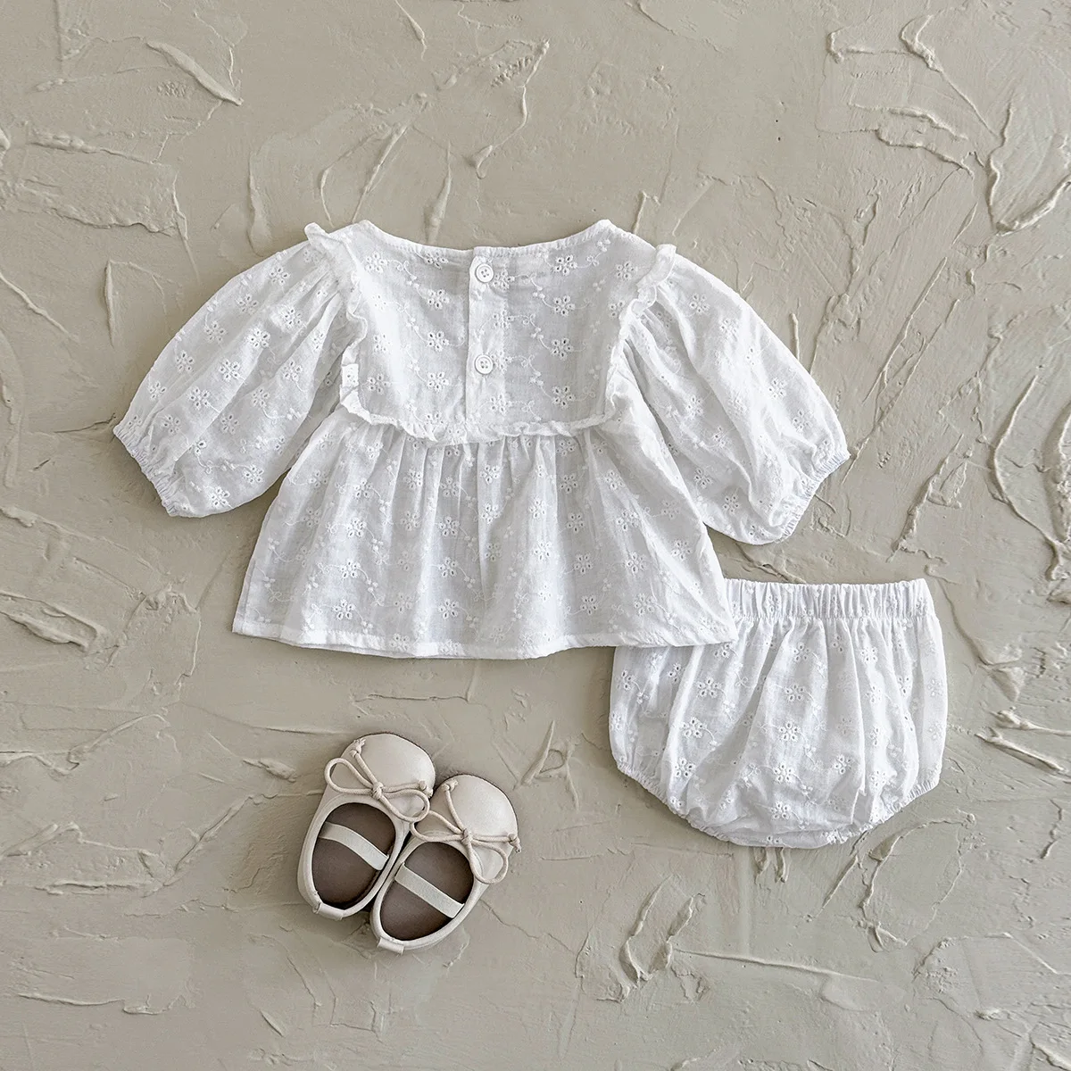  여아 플로럴 아일렛 셔츠 & 반바지 롬퍼 세트 (0-2세)  여아 옷 러플 퍼프 소매 의상 스타일리쉬 가을옷