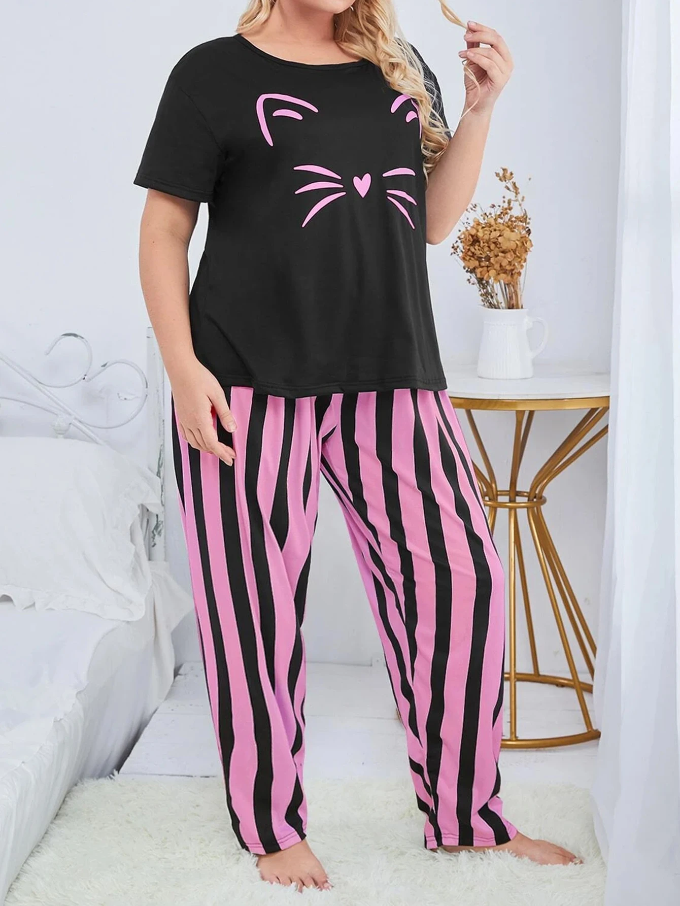 Plus size pajama set can be worn for both home and casual wear. Casual set made of milk silk material, short sleeved long pants