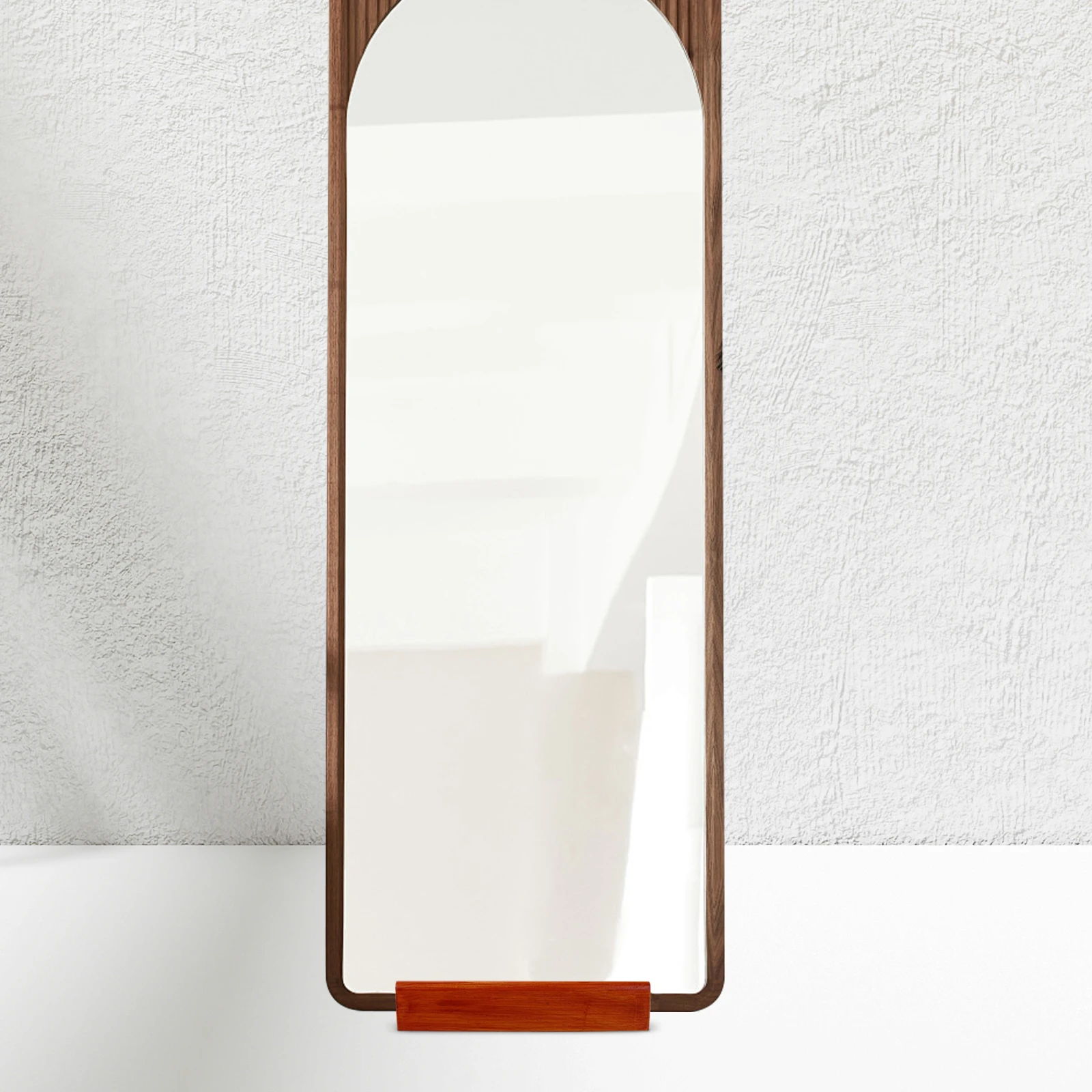 תומך מראה רצפתי עץ יציב עם מעמד אנטי-החלקה, מעמד מראה באורך מלא לתצוגת אמנות עץ לבית או למשרד