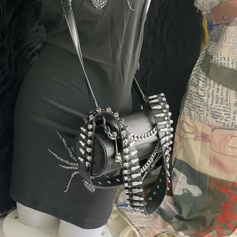 

Barrel Shaped Metal Chain Decorative Rivet Crossbody Women's Bun With Elastic Strip Design Shoulder Strap Single Shoulder Bag