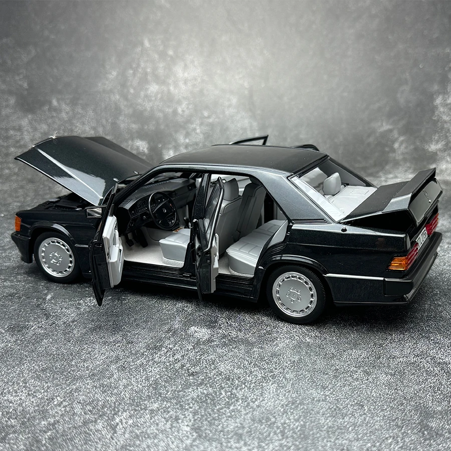 ミニカー AUTOart Mercedes-Benz 190E 2.3-16 1/18 ミニカー AUTOart Mercedes-Benz 190E 2.3-16 1/18 ミニカー AUTOart