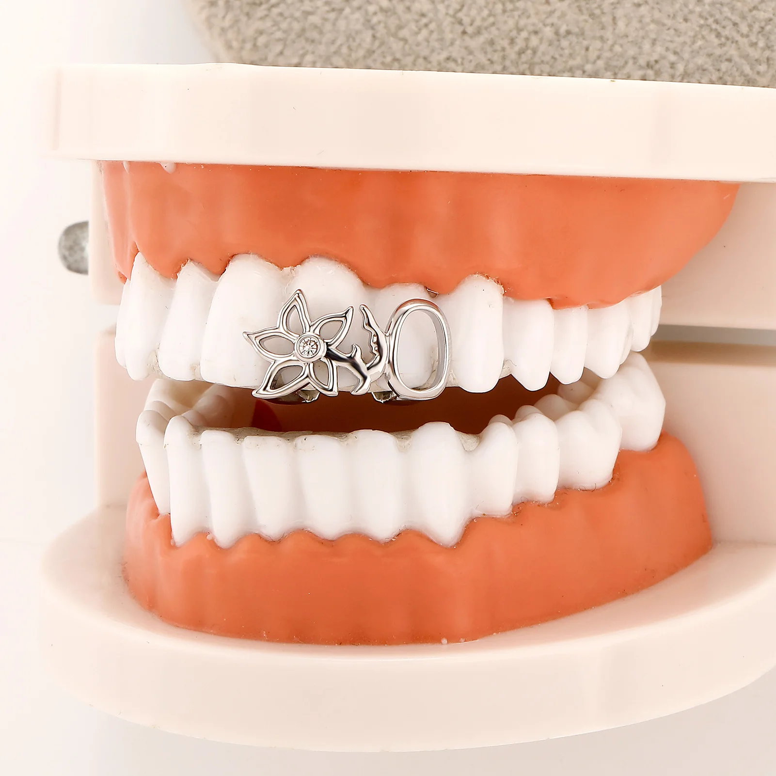 Glossy Double Flower Tooth Jewelry in Gold/Silver