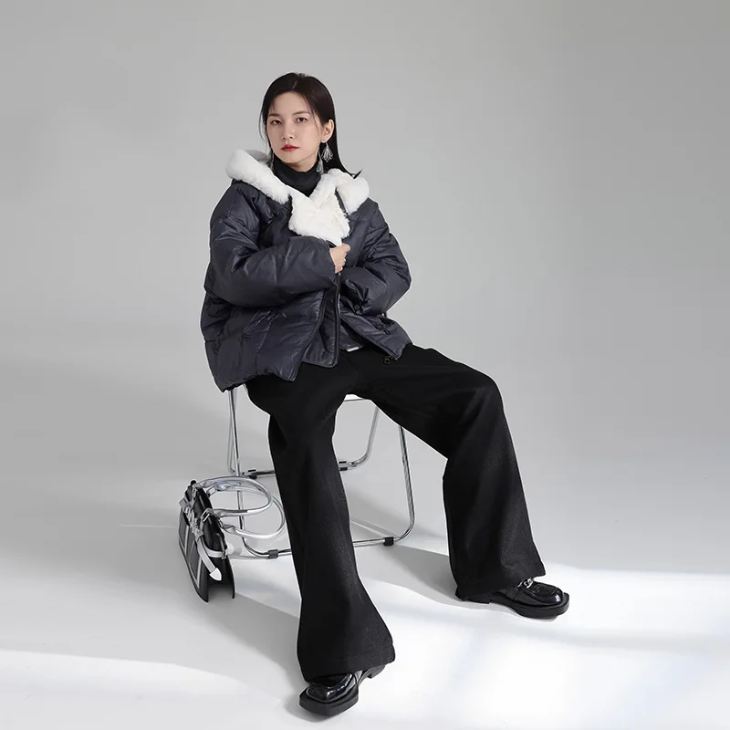 Winter Short Down Jacket Design with Contrasting Color Hooded Fur Collar Shape and Warm Jacket for Women