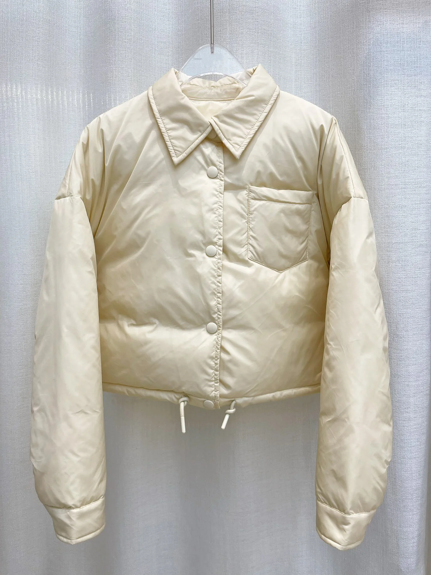 

Autumn and winter new, short down coat! Temperament small lining collar single breasted, hem drawstring adjustment