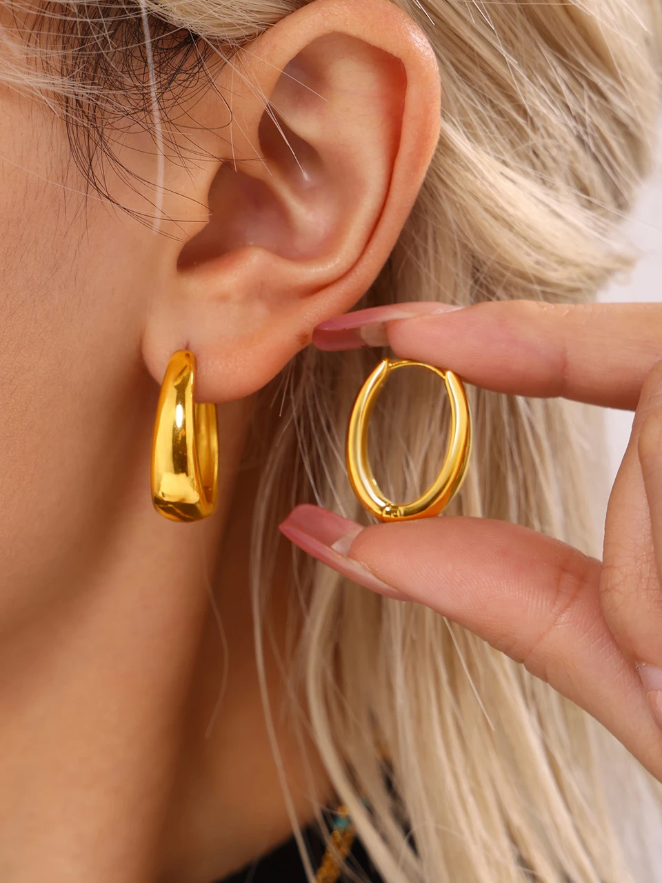 Edelstahl-Creolen für Damen, 18 Karat vergoldet, mit mehreren silberfarbenen Kettenquasten, Damen-Schnallen-Creolen, weiblicher Ohrring – Detail 17