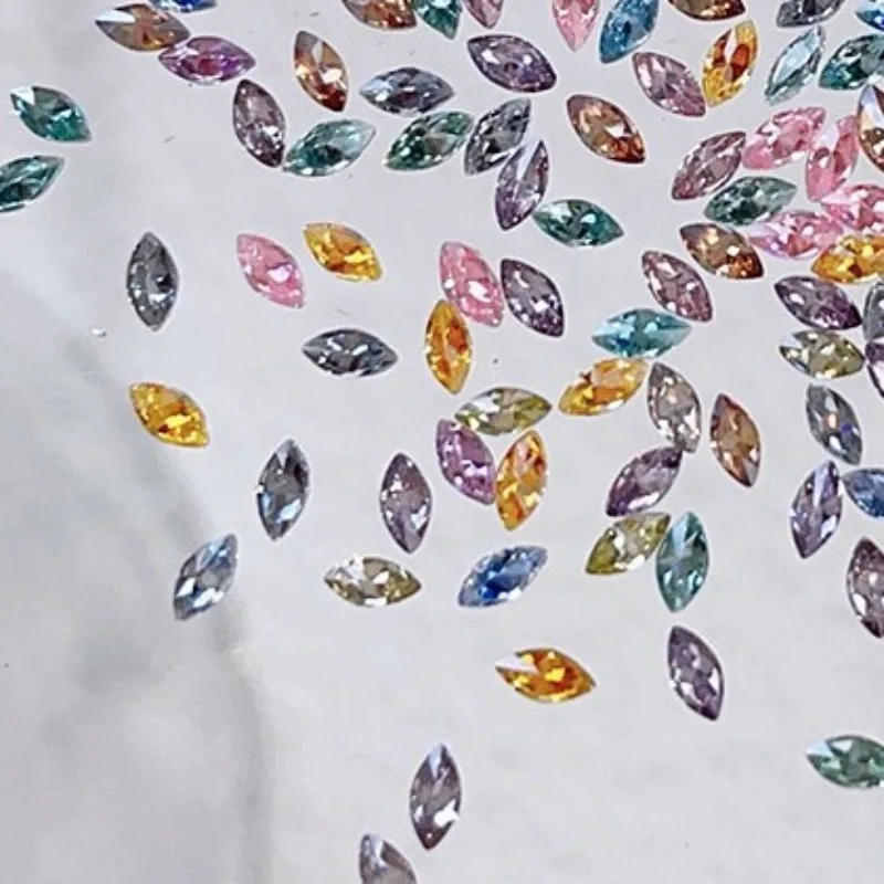 평평한 바닥 말 눈 지르콘 1.5*3mm, 화려한 평평한 바닥 라인석 네일 액세서리, 네일 아트 애호가용 박스 당 50 개