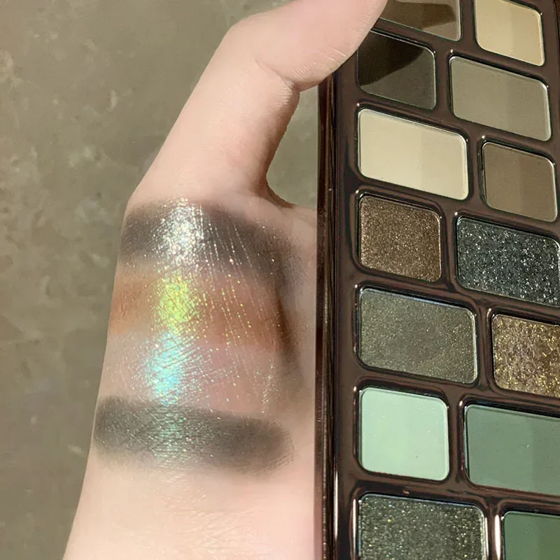 Vibrant Earth and Ocean Eyeshadow Palette – Creative Beauty Collection