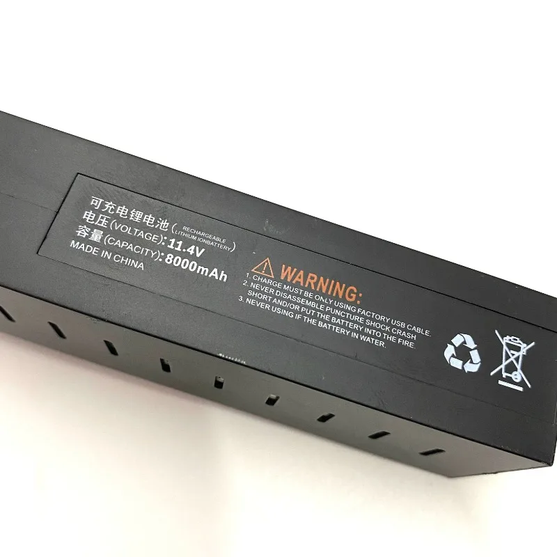 Côté de la batterie de rechange pour drone SJRC KF104 Max, étiquette avec spécifications 11.4V 8000mAh.