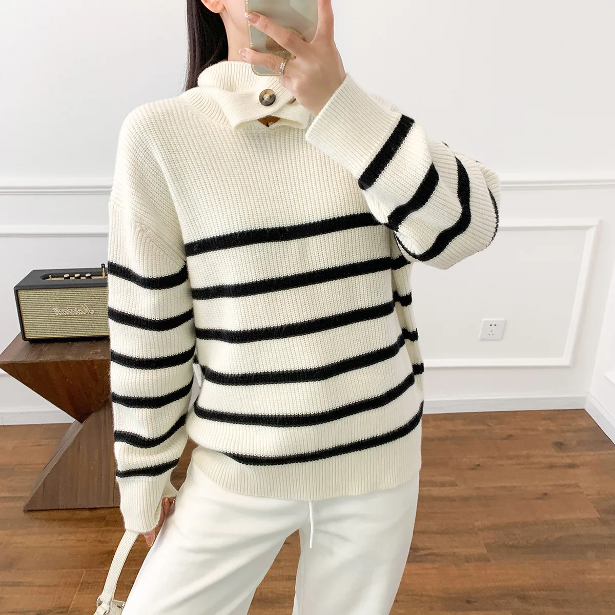 

Autumn and Winter 2022 New Stripe Knitted Sweater One Button Knitted Shirt