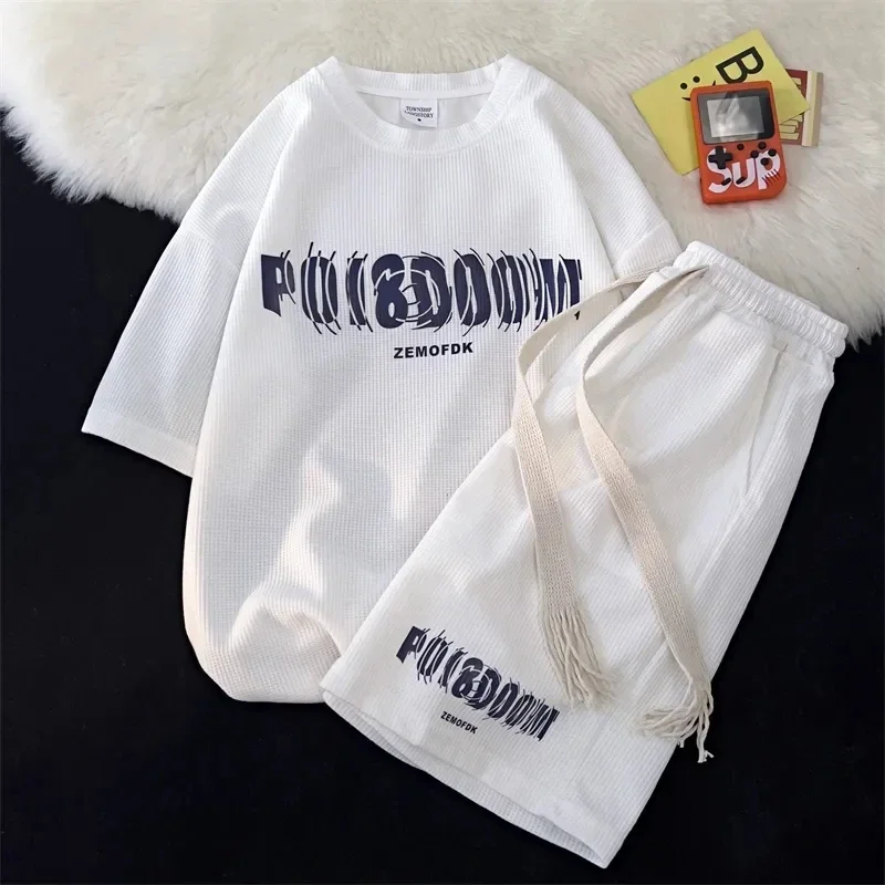 thumbnail image 1 of Conjunto deportivo de dos piezas de manga corta con estampado de gofres para hombre, camiseta con capucha y pantalones cortos, conjunto de 2 piezas a juego para primavera y verano, 1 of 5