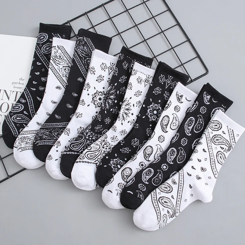 

Man Black White Printing Socks Fashion Cashew Flowers Funny Happy Male Breathable Cotton Socks Harajuku Kawaii Chaussette