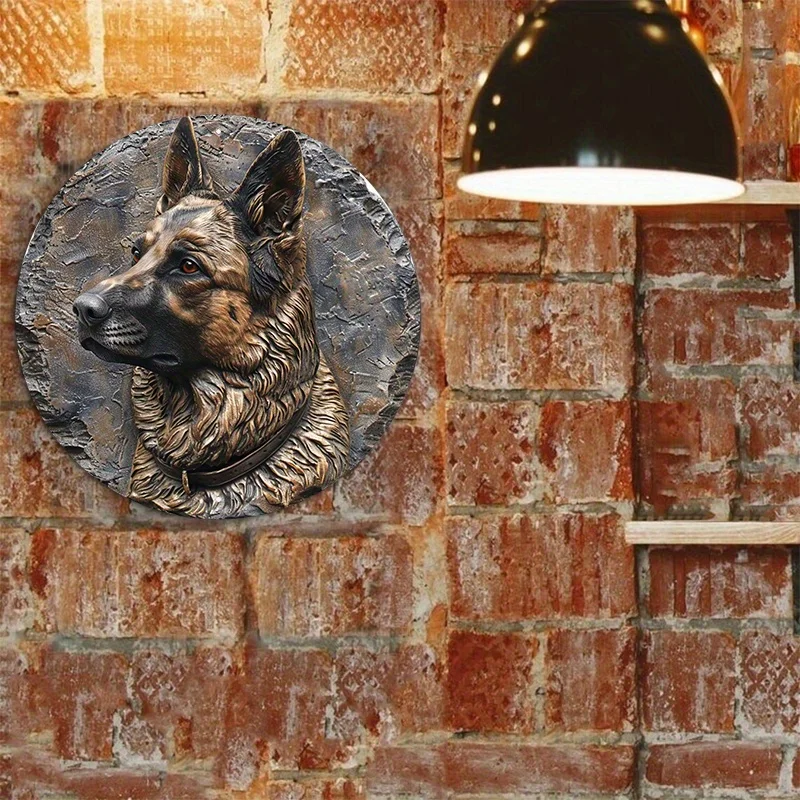 耐久性のあるアルミニウム金属で作られたドイツの羊飼いの犬の