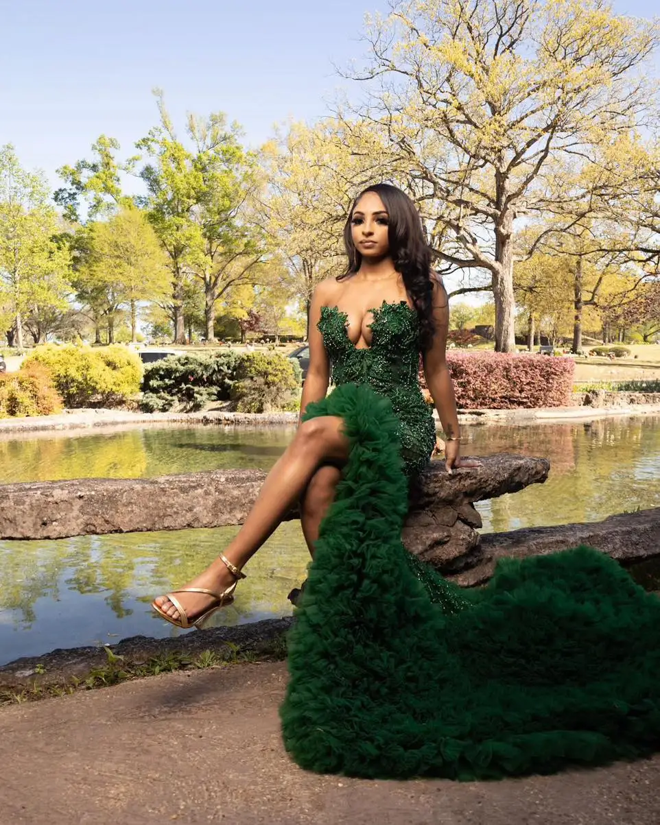 Emerald Green Mermaid Long Prom Dress Black Girls Sequin Beaded Evening Party Gala Gowns With High Slit Ruffles Customized