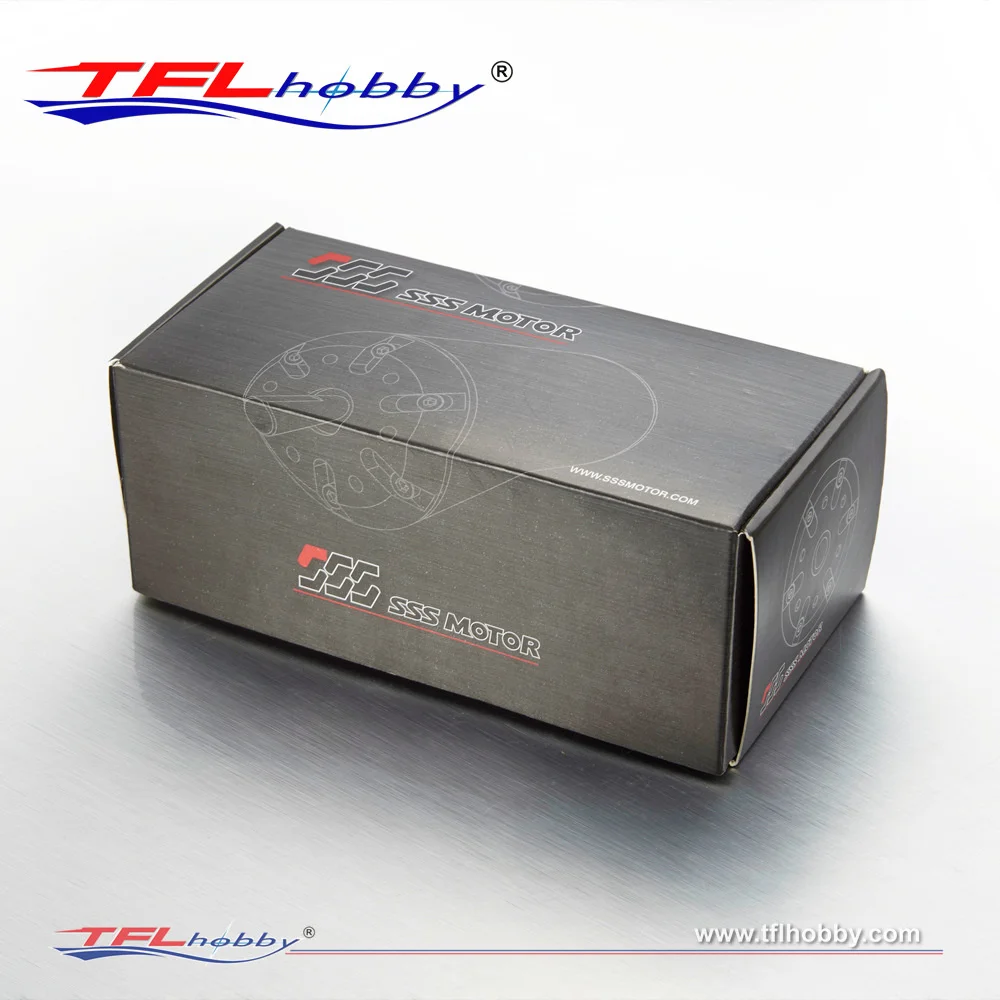 Moteur RC SSS 5694 monté sur support de bateau, entrées d'eau de refroidissement clairement identifiables