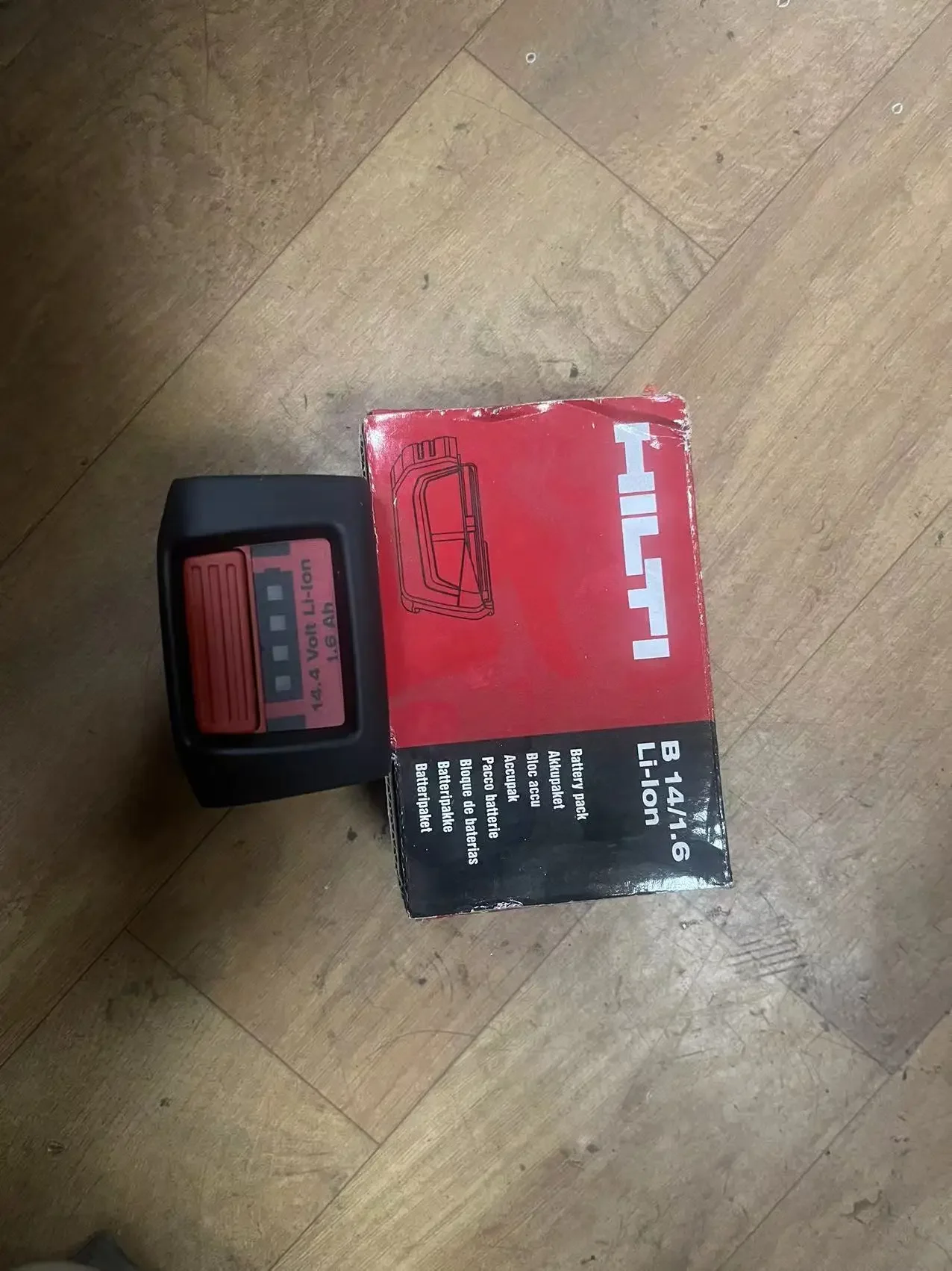 USED HILTI 14.4V 1.6AH IN PERFECT WORKING ORDER. SECOND HAND