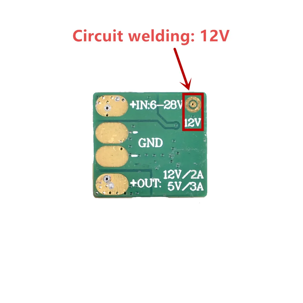 Micro BEC 5V/3A 12V/2A pour drone, avion RC et modélisme, présenté avec un connecteur servo.