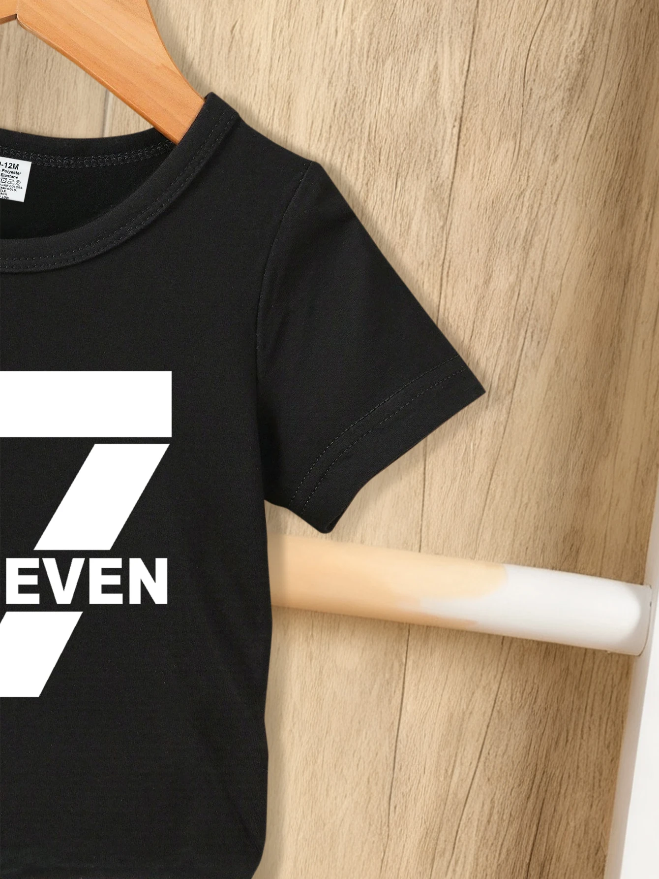 2026 봄/여름 베이비 보이즈 투피스 세트 67 디지털 프린트 티셔츠 + 크롭 팬츠 세트 캐주얼 통기성 소년 스트리트 스타일 의상 6-9M-2-3Y 어린이에게 적합