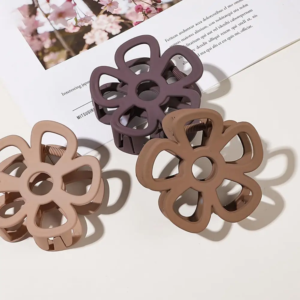 

Hair Claw Clip Stylish Flower-shaped Hair Claw with Strong Grip Hollow Design Hair Clip for Girls Anti-slip Teeth Back Head